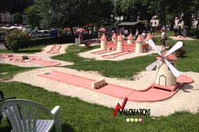 parcours minigolf avec citadelle, moulin