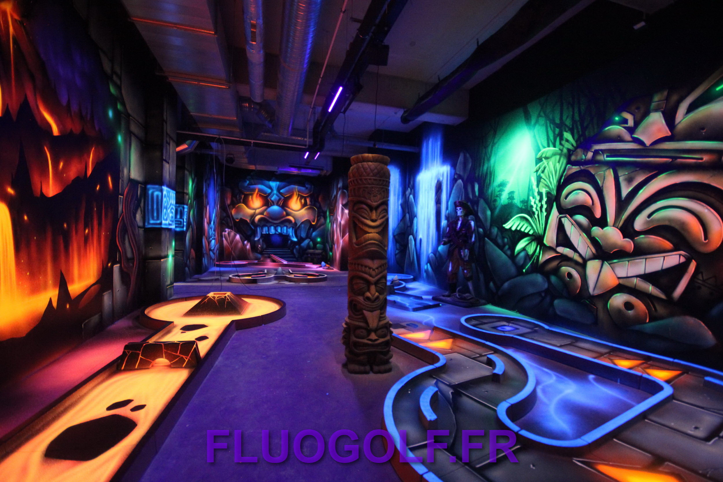 minigolf indoor fluogolf
