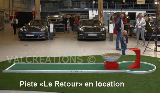 location de minigolf dans un show-room de voiture